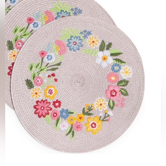 ENVOGUE floral embroidered placemats/set of 4 - Picture 1 of 2